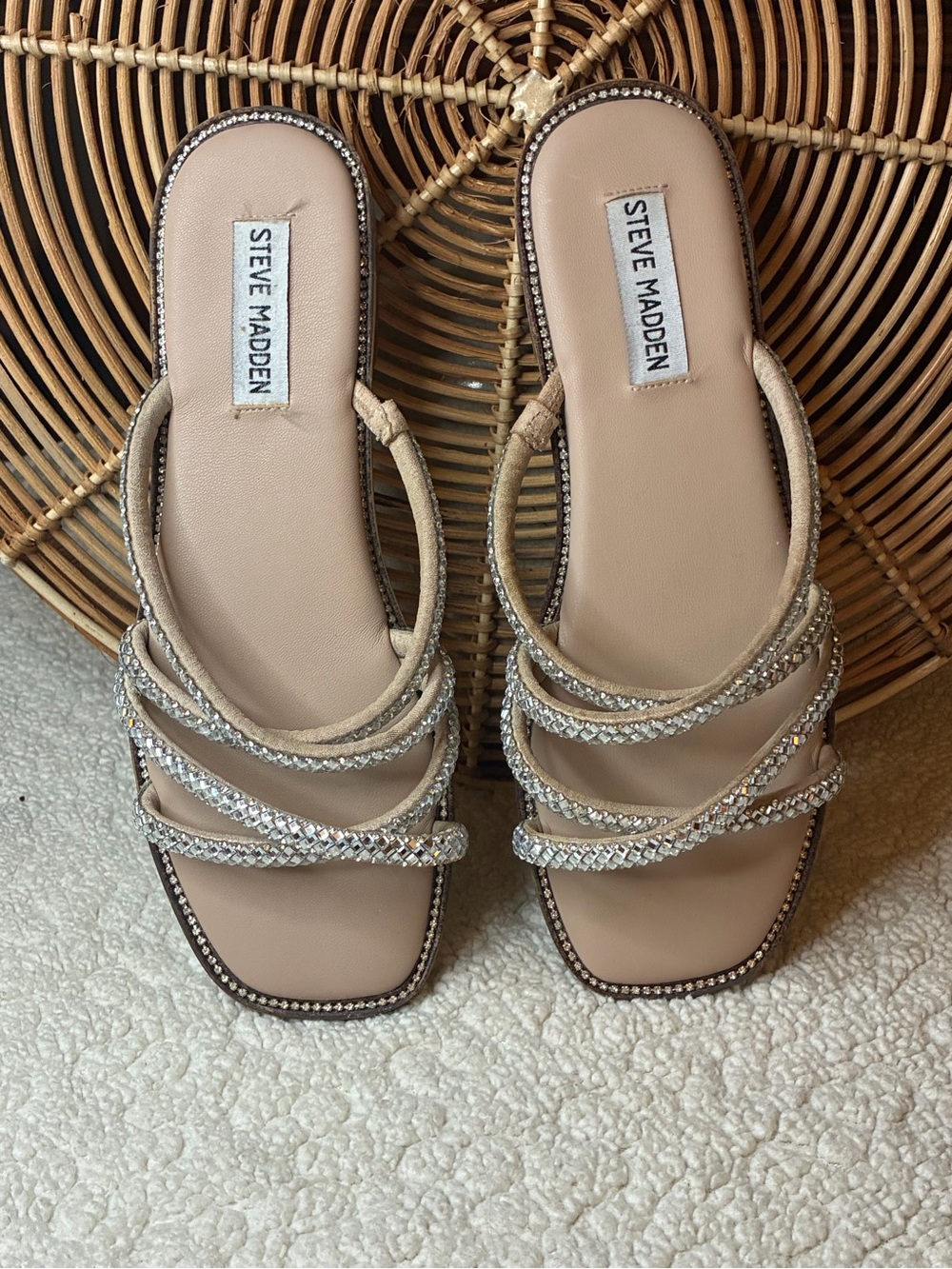 Steve Madden Dania Rhinestone Strappy Flat Sandals Nude Silver Size 7.5